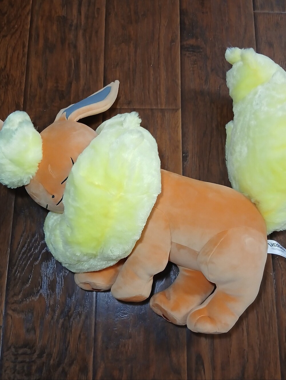 Pokémon Flareon 18" Evolutions Sleeping Plush Buddy by Jazwares Pokemon